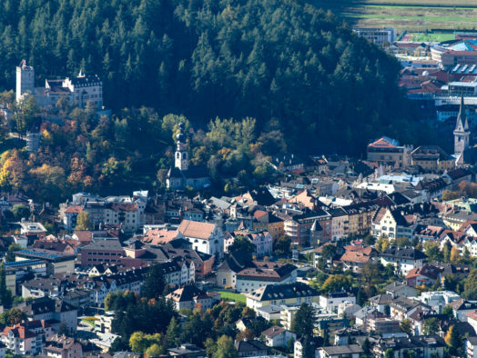Über Bruneck trohnt das gleichnamige Schloss
